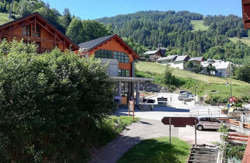 Valloire Apartment | Duplex for 4 with balcony, equipped kitchen and Wi-Fi
