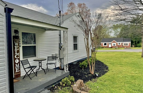 Nashville House | Duplex in a quiet Nashville neighborhood - close to everything. Pet-friendly!