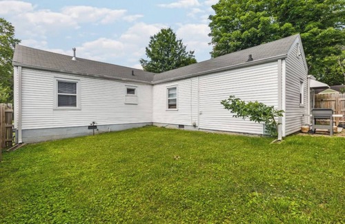 Nashville House | Duplex in a quiet Nashville neighborhood - close to everything. Pet-friendly!