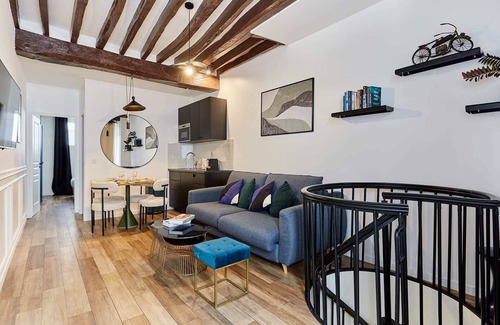 Quartier de Rochechouart Apartment | Duplex in the center of Paris