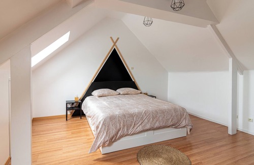 Calais Apartment | Duplex Lumineux Bien Équipé à 5 Minutes du Théâtre de Calais