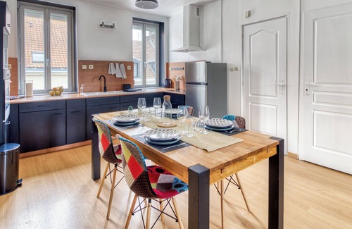 Calais Apartment | Duplex Lumineux Bien Équipé à 5 Minutes du Théâtre de Calais