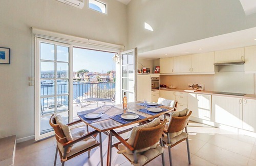Port Grimaud Apartment | Duplex rénové 2 chambres à Port Grimaud - Climatisation, Terrasse