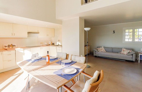 Port Grimaud Apartment | Duplex rénové 2 chambres à Port Grimaud - Climatisation, Terrasse