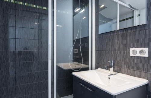 Le Lavachet Apartment | Duplex rénové, skis aux pieds, balcon, proche commerces, 8 pers, animaux acceptés - FR-1-502-466