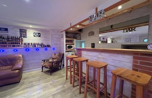 Tournon-sur-Rhone Apartment | Duplex spacieux avec bar et garage
