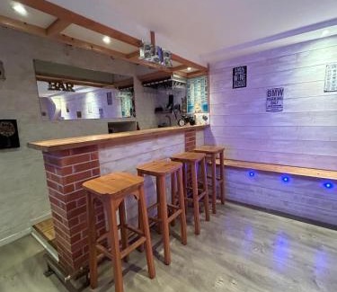 Tournon-sur-Rhone Apartment | Duplex spacieux avec bar et garage