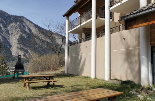 Jausiers Apartment | Duplex T3 with terrace, parking and WiFi in Jausiers