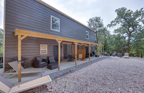 Jessieville House | Duplex with Furnished Patio Near Lake Ouachita!