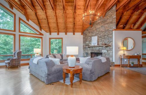 Cedar Mountain House | Dupont Mountain Lodge