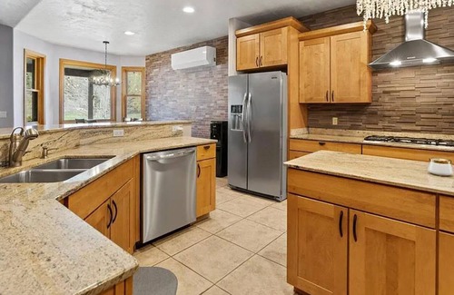 Dalton Ranch House | Durango Dream House-Newly Furnished, Golf Course & Pond View, AC, Chef’s Kitchen
