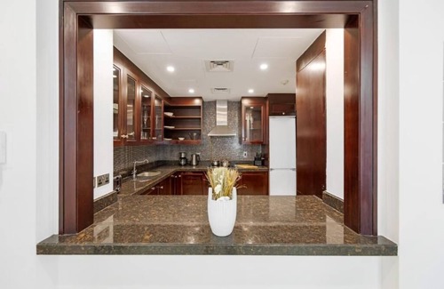 Old Dubai Apartment | Durrani Homes Zafran Luxe Stay Iconic Burj View