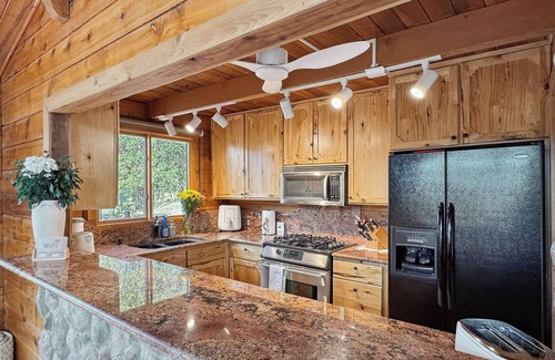Ruidoso Cabin | Dusk & Cedar: Panoramic View with Hot Tub, Dog Friendly