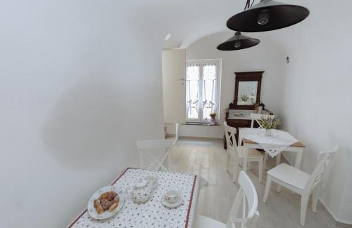 Dolceacqua House | DUSSAIGA - Camera Del Fiordaliso