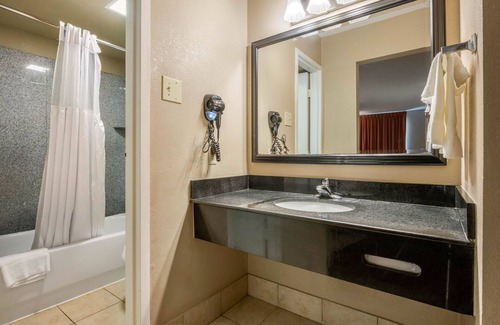 Lancaster Hotel | Dutchland Motel