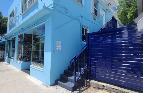 Downtown Apartment | Duval Street Suites full kitchen and heated pool