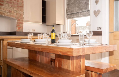 Westoe House | DWELLCOME HOME Ltd FIVE Bedroom Townhouse 3 kings, 2 dbles, sm dble, single ✪