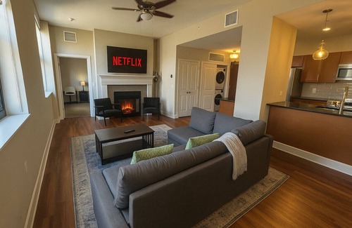 Downtown Cleveland Apartment | Dwntwn Luxe Suite | Rock Hall Casino Stadiums