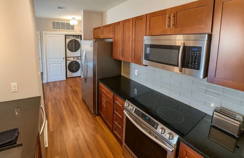 Downtown Cleveland Apartment | Dwntwn Luxe Suite | Rock Hall Casino Stadiums