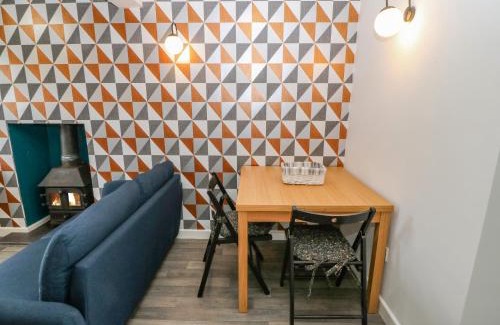 Edern House | Dwyros