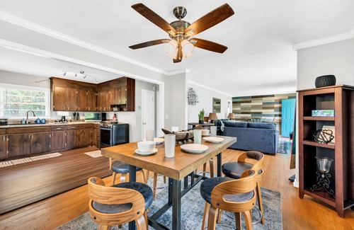 Nashville House | Dynamic Home, 2 Separate BUT Adjoining Units, sits on Acren15 Min from Downtown