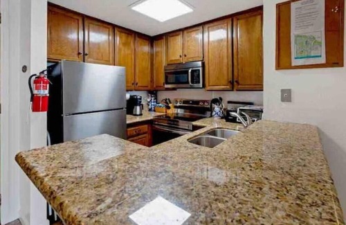 Townsite Condo | E-104 Lovely, 1 bedroom Condo, Ocean & Pool View-