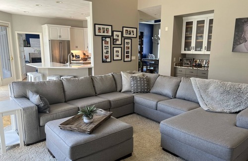 Neenah House | EAA Airventure location for a family or group - 6000 sq ft!