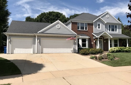 Oshkosh House | EAA Home - Quiet & Convenient - 2.7mi to EAA w/wooded backyard