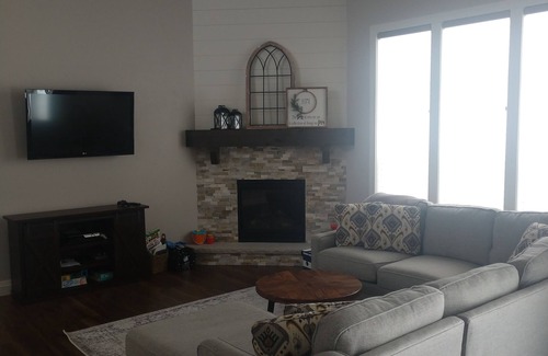 Neenah House | EAA home rental near Brennand Airport