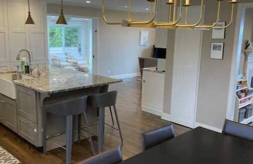 Oshkosh House | EAA - Luxury on Lake Winnebago - with hot tub