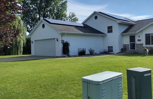 Oshkosh House | EAA Rental - Lovely 3-bedroom house in Oshkosh with WiFi, AC and pool.