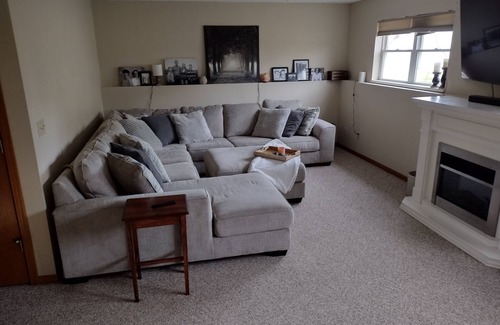 Oshkosh House | EAA Rental - Lovely 3-bedroom house in Oshkosh with WiFi, AC and pool.