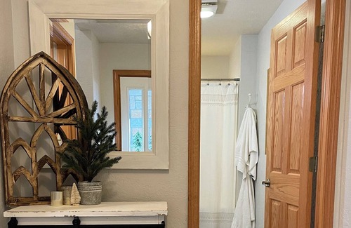 Winneconne House | EAA retreat on Lake Poygan!! Quiet lake property with home and guest barn.