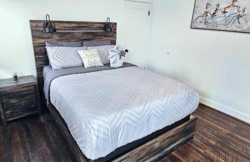 Middletown House | Eagle's Nest - Hot Tub & Stunning Bay View - Walk To Little Italy