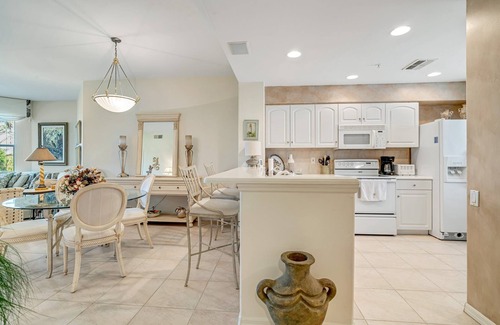 Tropical Cove Condo | Eagle View Haven at Lexington CC Golf Village