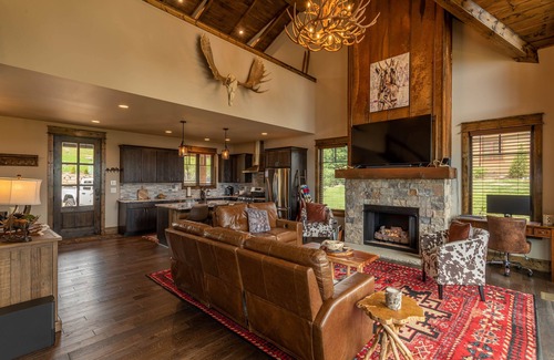 Elk Park Cabin | Eagles Overlook - pet friendly Eagles Nest home with pool table, views, fire pit