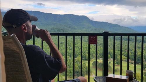 Gatlinburg - Pigeon Forge Apartment | Eagles View, Luxury living Amazing Mtn Views! indoor pool & spa