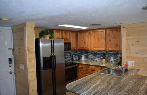 Gatlinburg - Pigeon Forge Apartment | Eagles View, Luxury living Amazing Mtn Views! indoor pool & spa