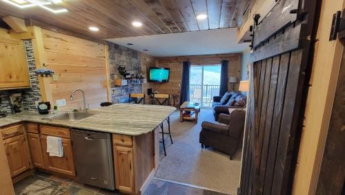 Gatlinburg - Pigeon Forge Apartment | Eagles View, Luxury living Amazing Mtn Views! indoor pool & spa