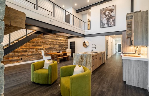 Cody House | Eagles View- New Build! Luxury 3 bedroom condo 1 block off main street!