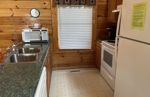 Sevierville Cabin | EARLY 2025 SPECIALS! nCharming 2BR/2 Bath Only Minutes from Dollywood