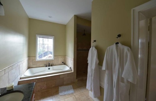 Rocky Mount Bed & Breakfast | Early Inn at the Grove