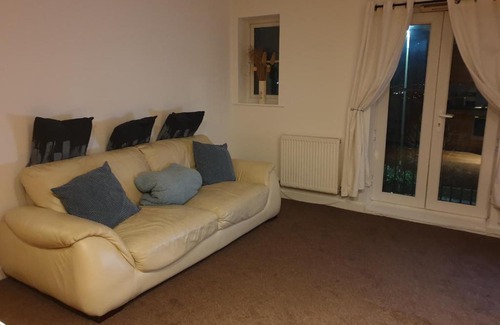 Ainley Top Apartment | Early Knights Accommodation Huddersfield
