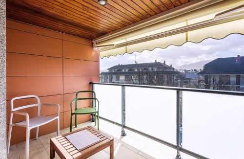 Zarautz Apartment | EARRA - Casa Damatxo, Terraza, 1 minuto a la Playa, zona tranquila