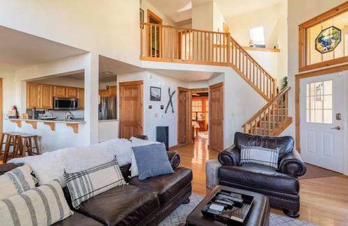 Tannersville Ski Chalet | Earthstone Valley | Ski Pool Pickleball