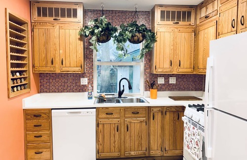 Glen Ellyn House | Earthy Hobbit Home w/Privacy & Serenity - Near Wheaton College & Downtown