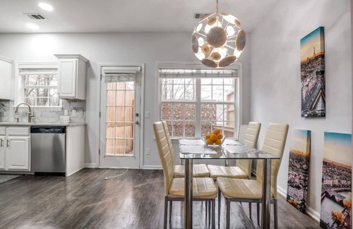 Tucker House | East Atlanta Private Suite