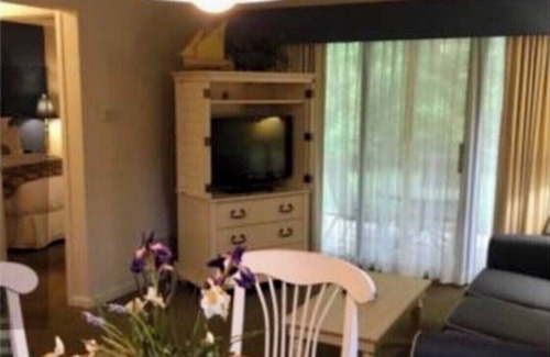 Acme Condo | East Bay Condo w/private beach, close to hiking/biking trails minutes toTC.