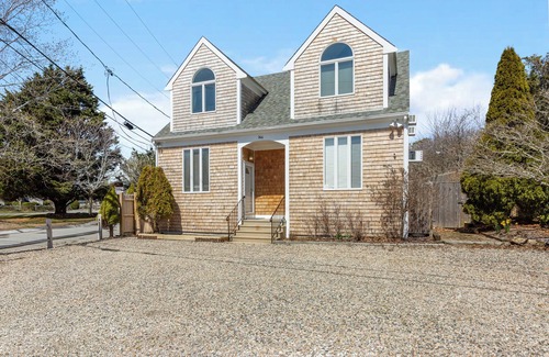 Provincetown House | East End Midcentury 2-bedroom townhome Large back deck + short walk to Bay Beach