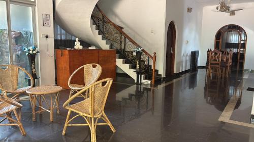 Puliyanthivu Hotel | East Gate 8-9 Batticaloa